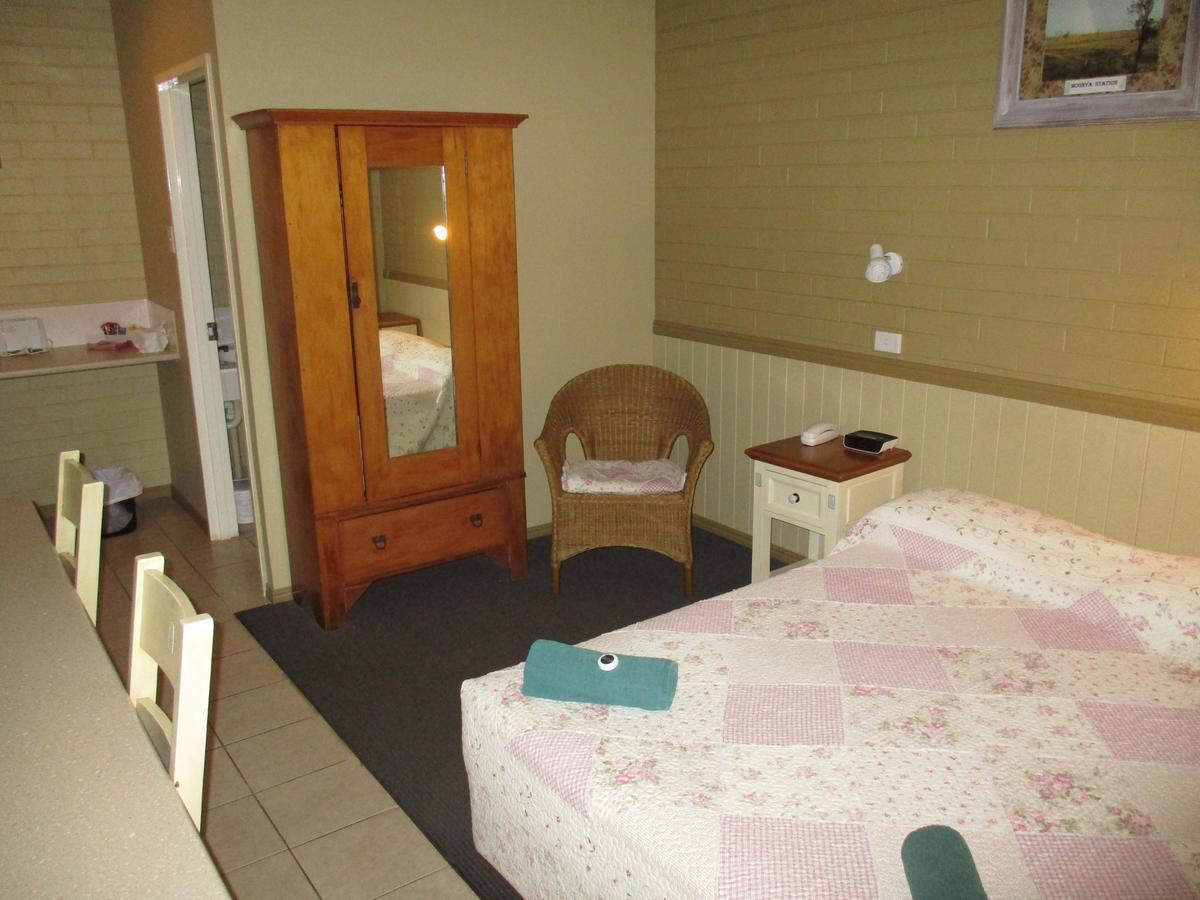 Barcaldine Country Motor Inn Ngoại thất bức ảnh