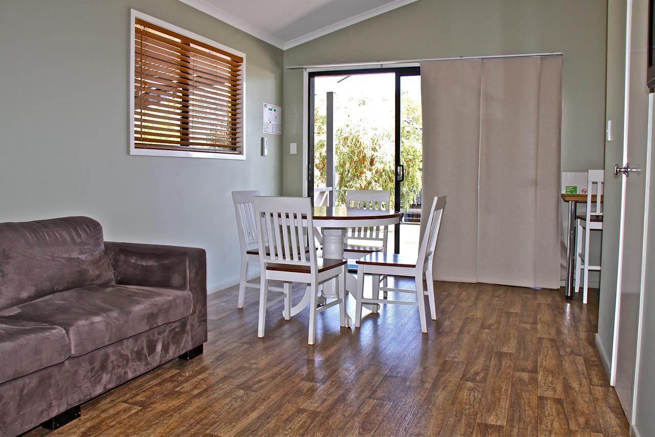 Barcaldine Country Motor Inn Ngoại thất bức ảnh