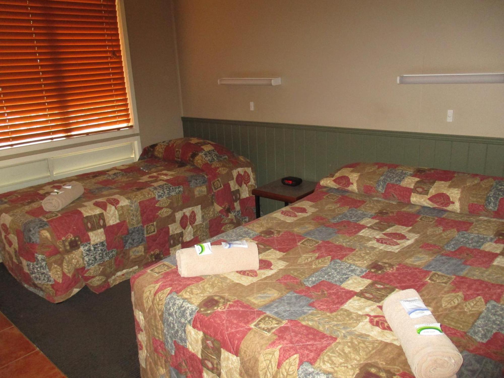 Barcaldine Country Motor Inn Ngoại thất bức ảnh