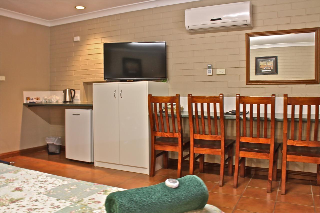 Barcaldine Country Motor Inn Ngoại thất bức ảnh