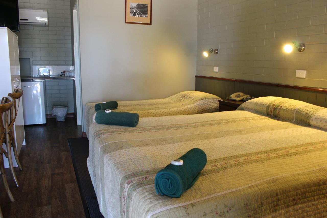 Barcaldine Country Motor Inn Ngoại thất bức ảnh