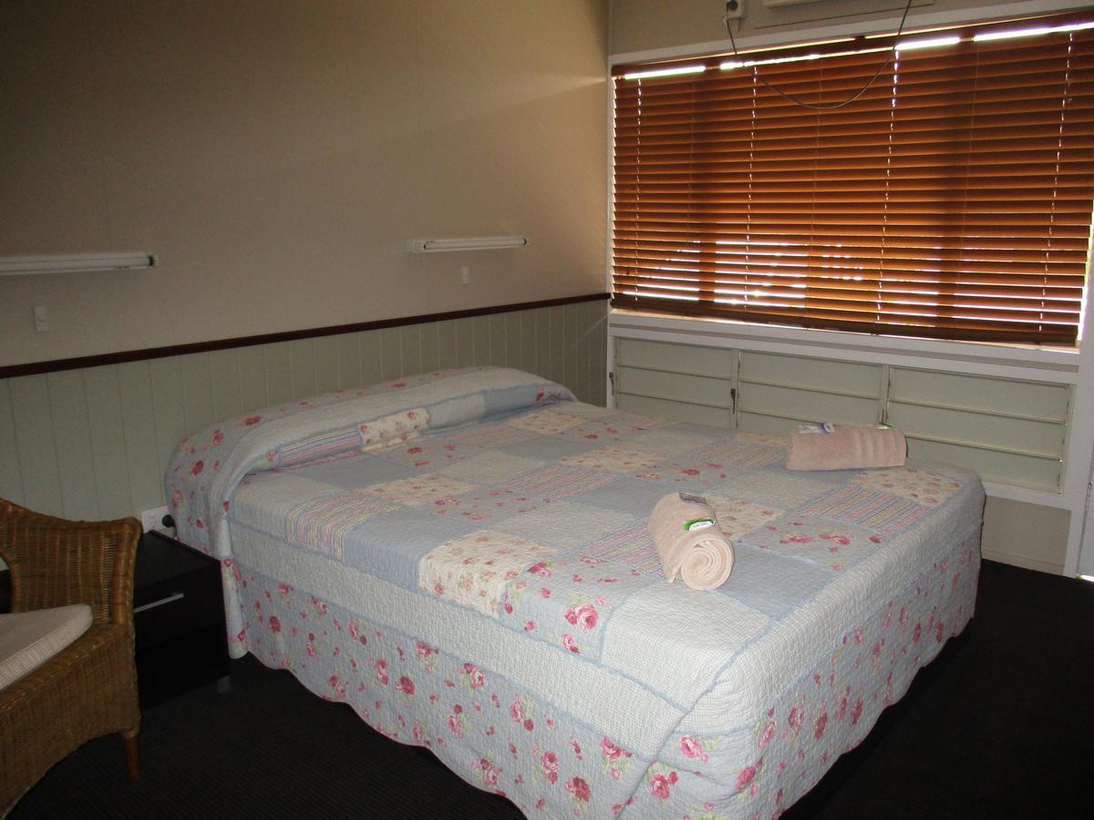 Barcaldine Country Motor Inn Ngoại thất bức ảnh