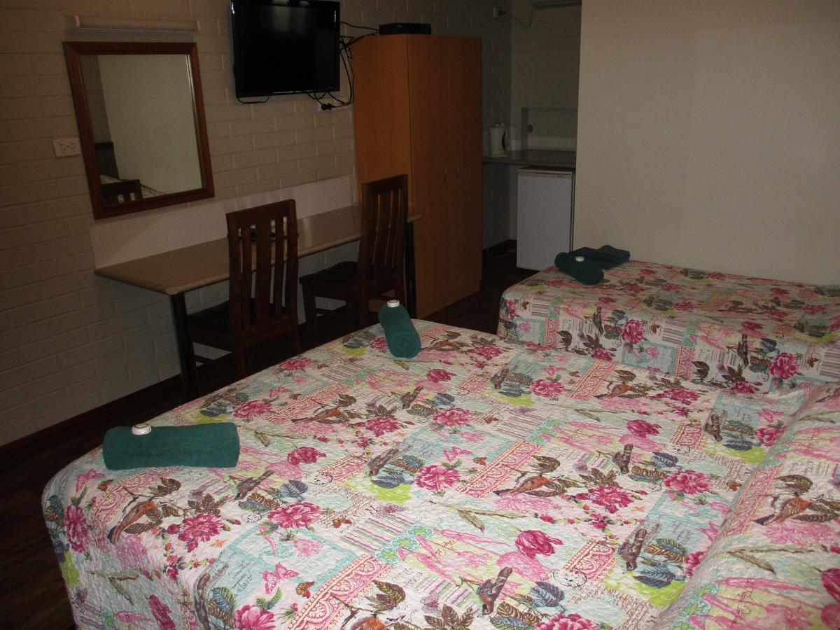 Barcaldine Country Motor Inn Ngoại thất bức ảnh
