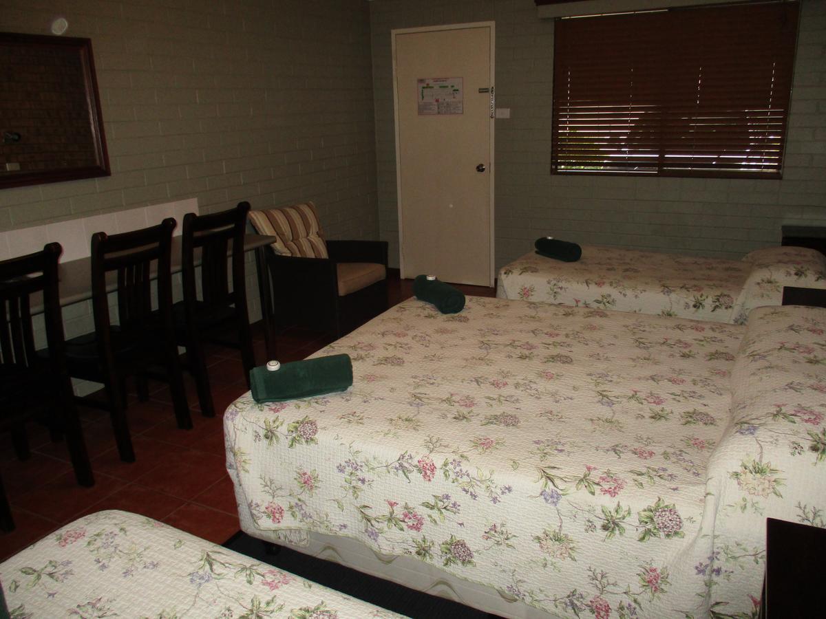 Barcaldine Country Motor Inn Ngoại thất bức ảnh