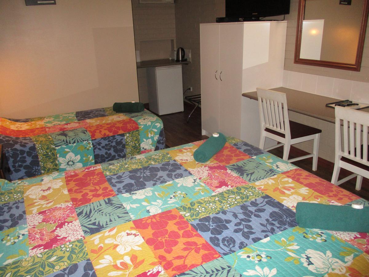 Barcaldine Country Motor Inn Ngoại thất bức ảnh