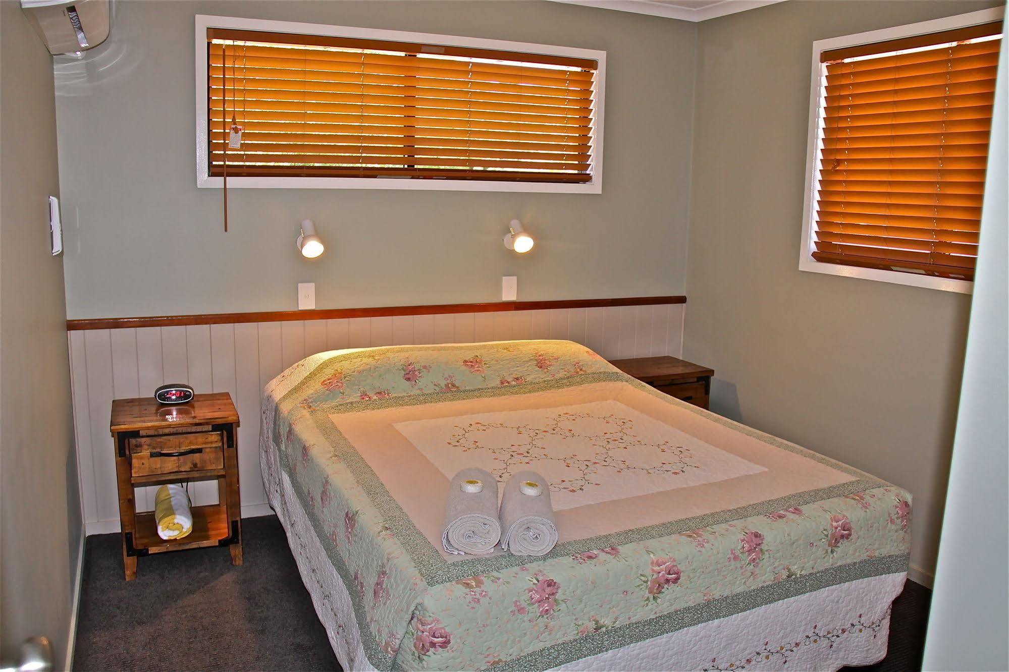 Barcaldine Country Motor Inn Ngoại thất bức ảnh
